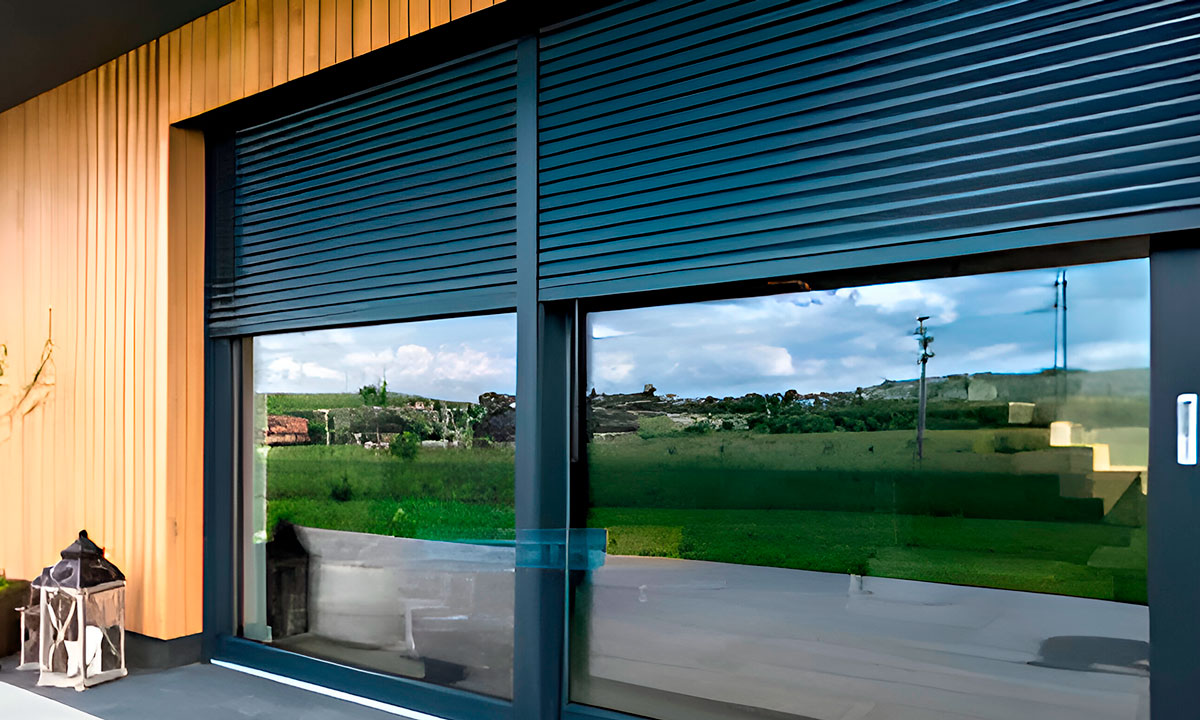 Anti burglary roller blinds