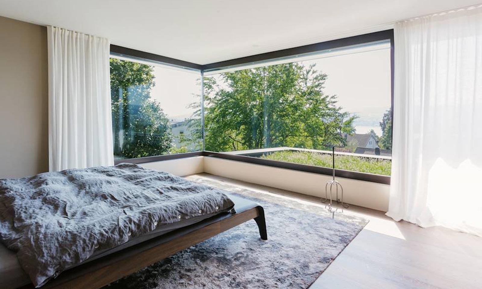 панорамні вікна в спальні
