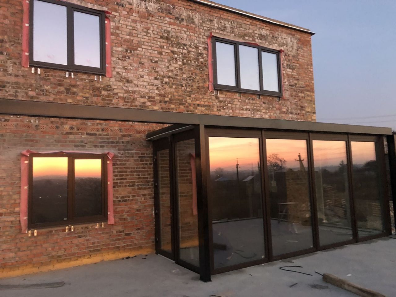 Corner windows - types, sizes, advantages and disadvantages