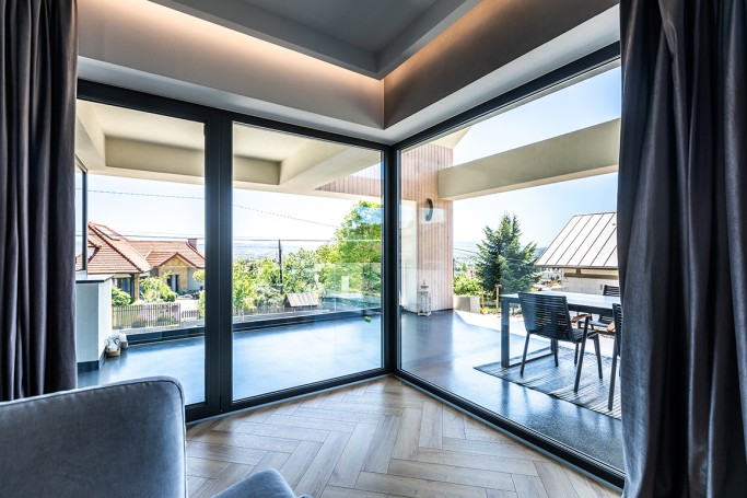 corner windows