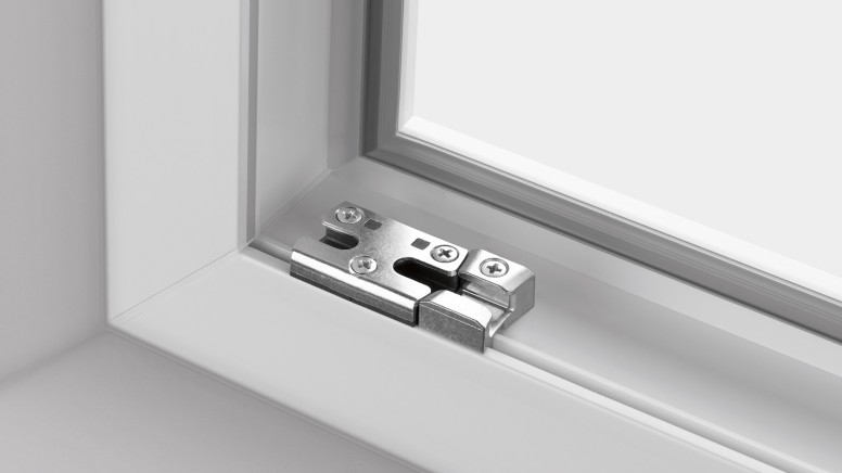 Synego rehau window hardware