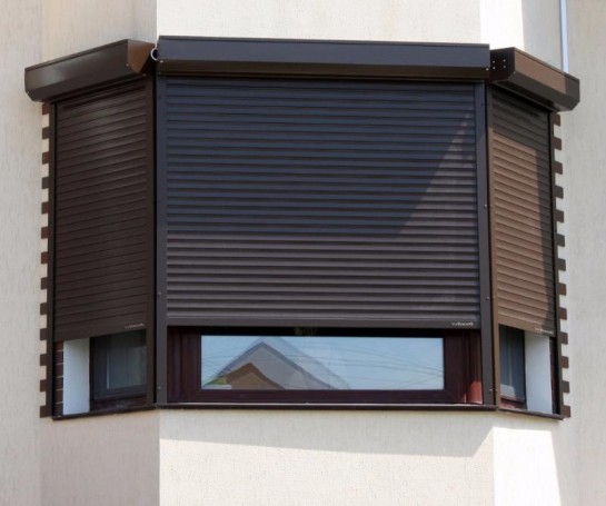 Anti burglary roller blinds