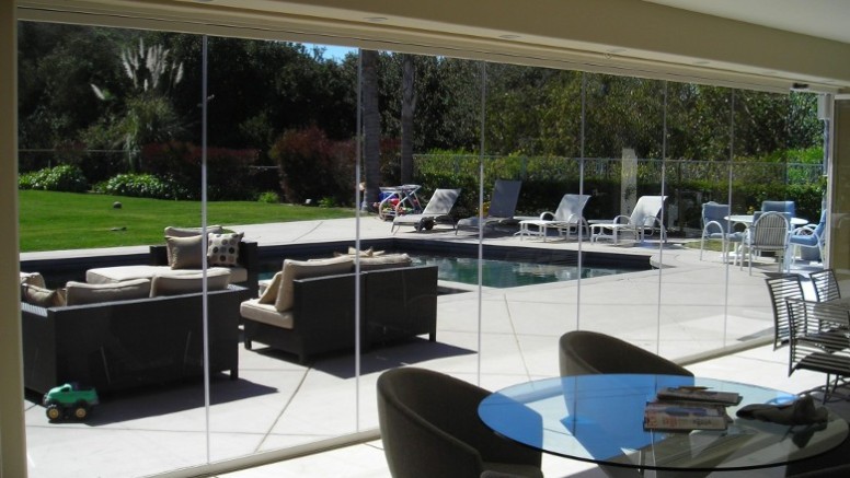 Frameless glazing for the terrace