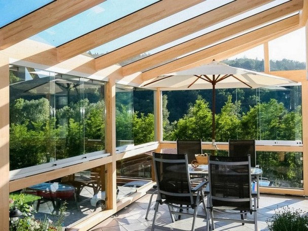 Frameless glazing for the terrace