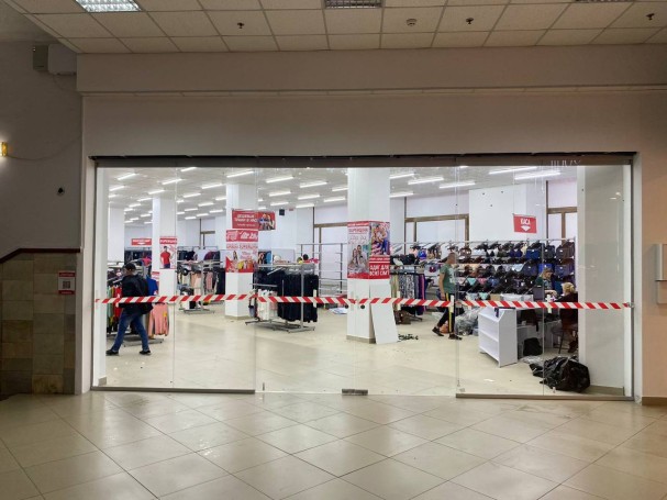 безрамне скління магазину купити
