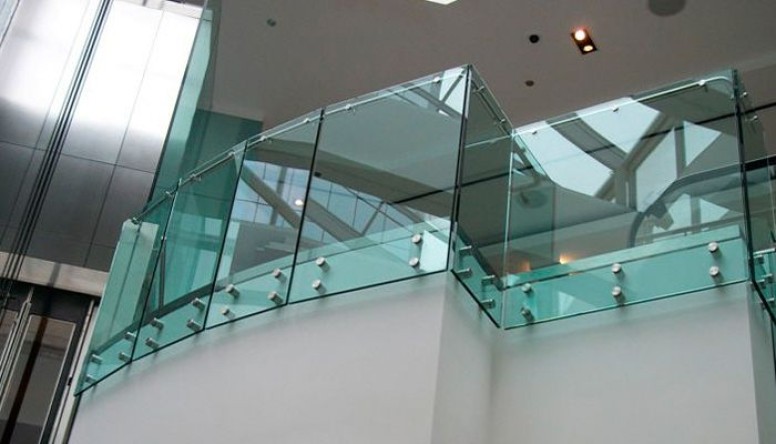 Glasgeländer