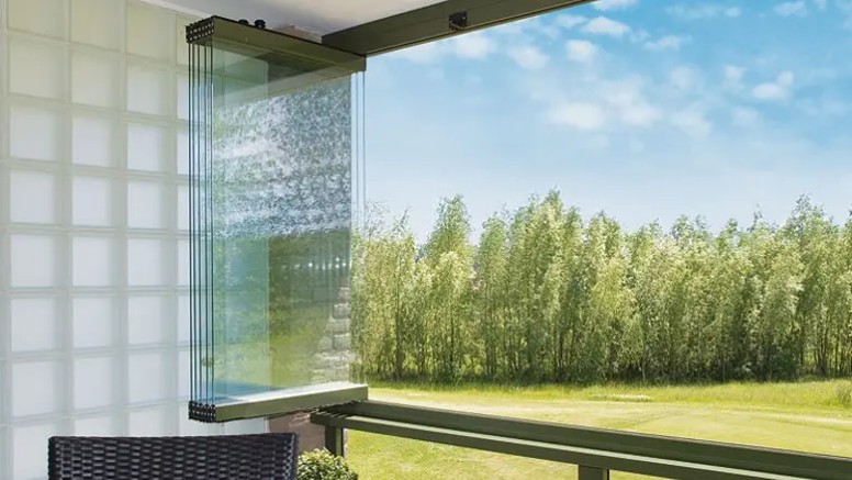 Frameless balcony