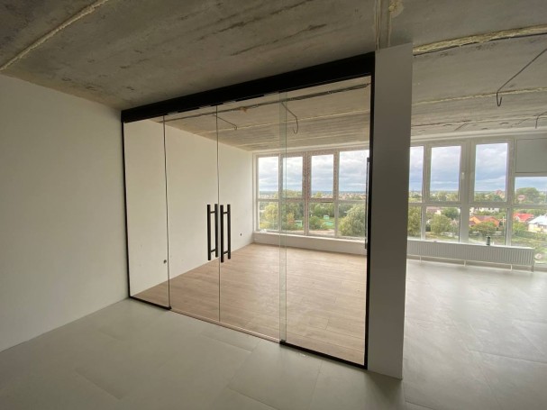All- glass partitions
