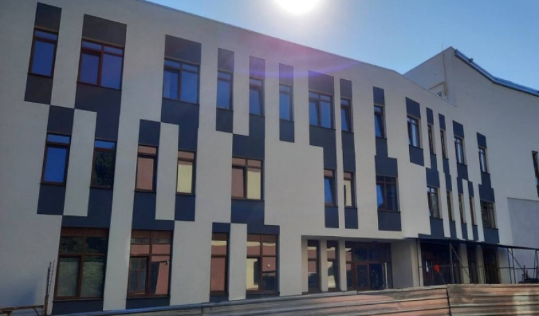 Aluminum windows