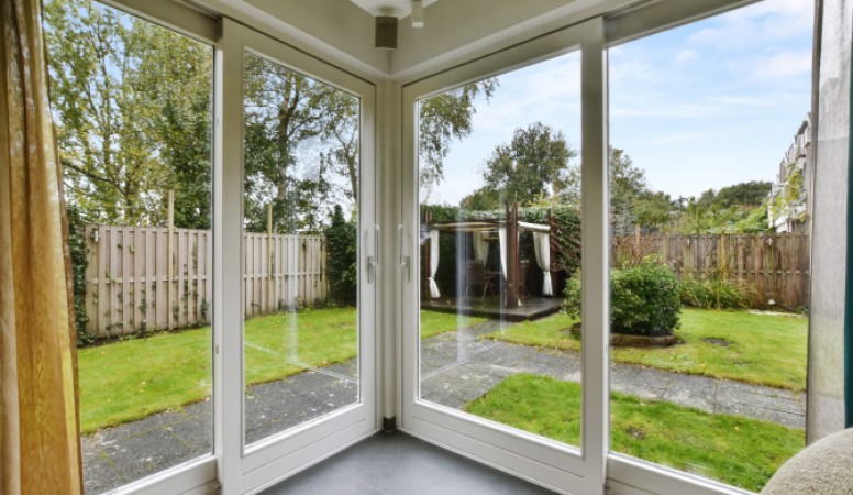 corner window