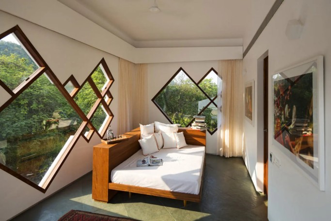 polygonal window